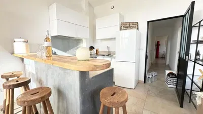 Mutfak; doğal ışık, fayans zemin