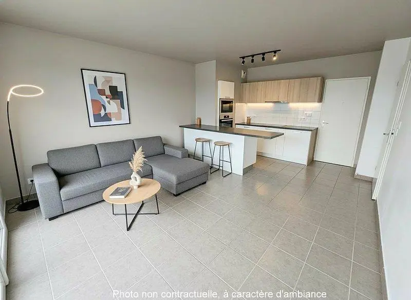 غرفة معيشة; أرضية من البلاط, ضوء طبيعي, أسلوب عصري