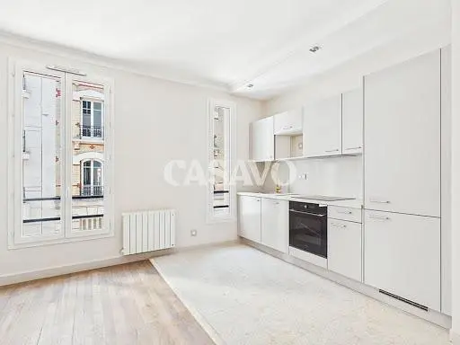 Mutfak; manzara, mutfak aletleri, doğal ışık