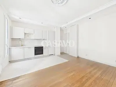 Mutfak; ahşap zemin, doğal ışık, tadilatlı