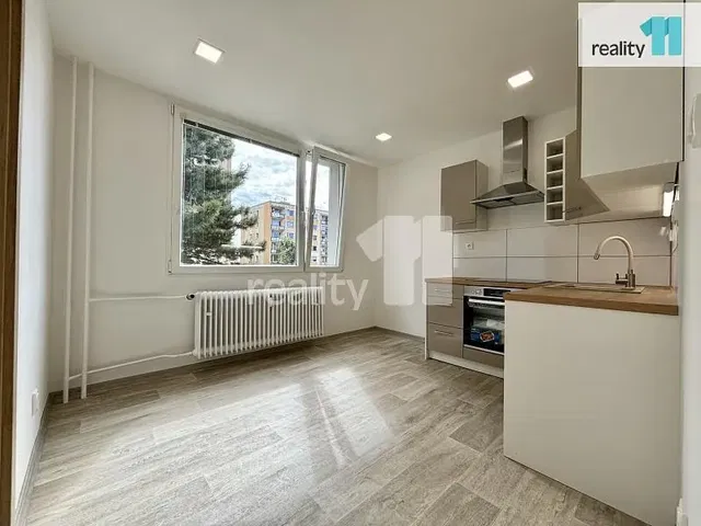 Cucina; vista, pavimento in legno, luce naturale, stile moderno, elettrodomestici