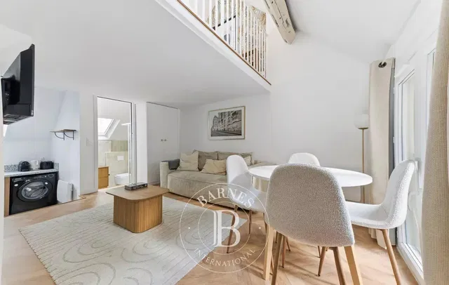 Living room; natural light, modern style