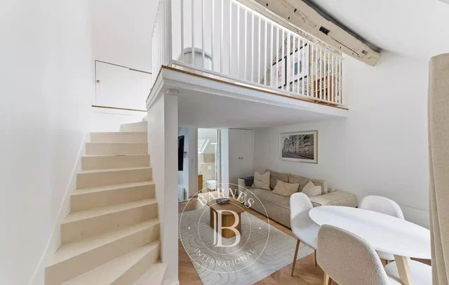Living room; natural light, modern style
