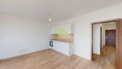Cucina; pavimento in piastrelle, ristrutturato, luce naturale