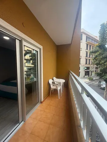 Balkon; uitzicht, tegelvloer
