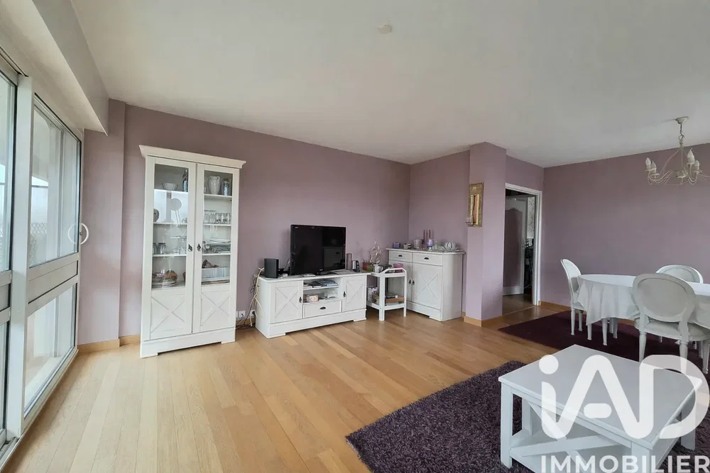 Wohnzimmer; holzboden, moderner stil, tageslicht