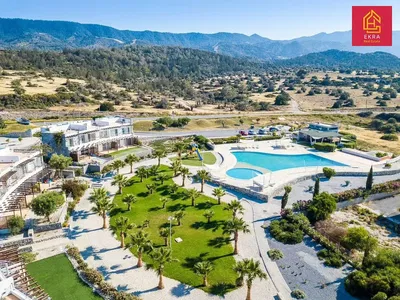 Кућа и околина; поглед, природно светло