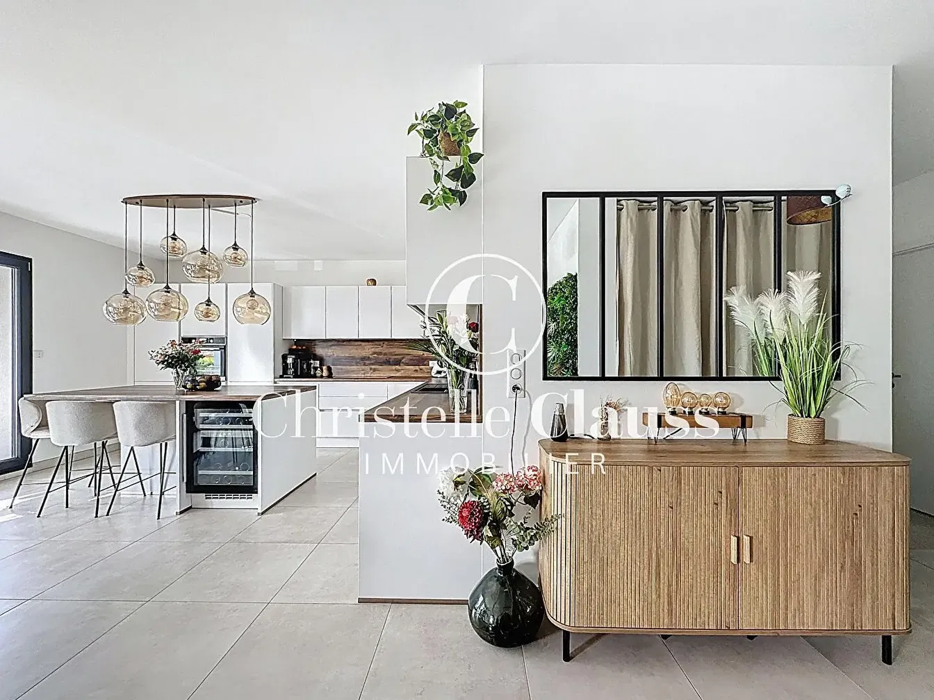 Cuisine; style moderne, lumière naturelle, rénové