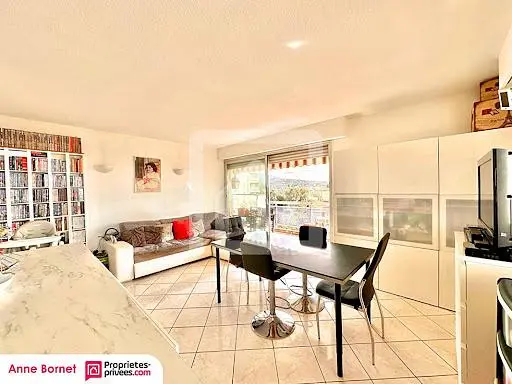 Dnevni boravak; pogled, prirodna svjetlost