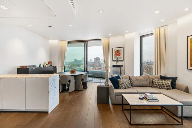 Wohnzimmer; blick, holzboden, tageslicht, moderner stil