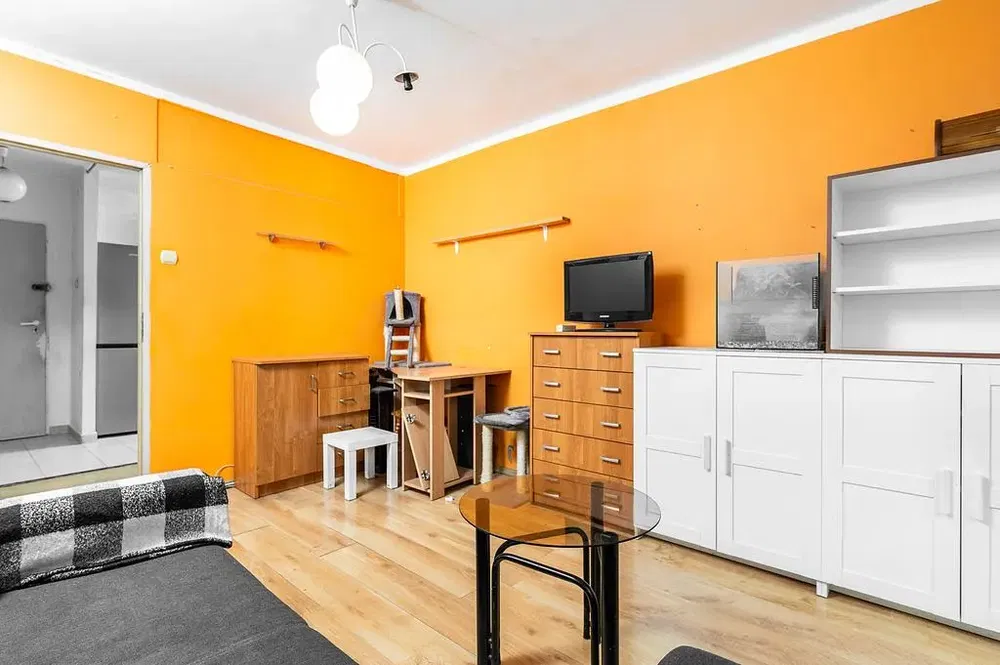 Дневна соба; дрвени под, природно светло