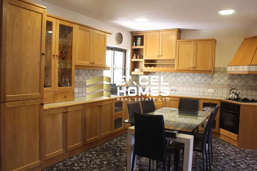 Küche; küchengeräte, fliesenboden