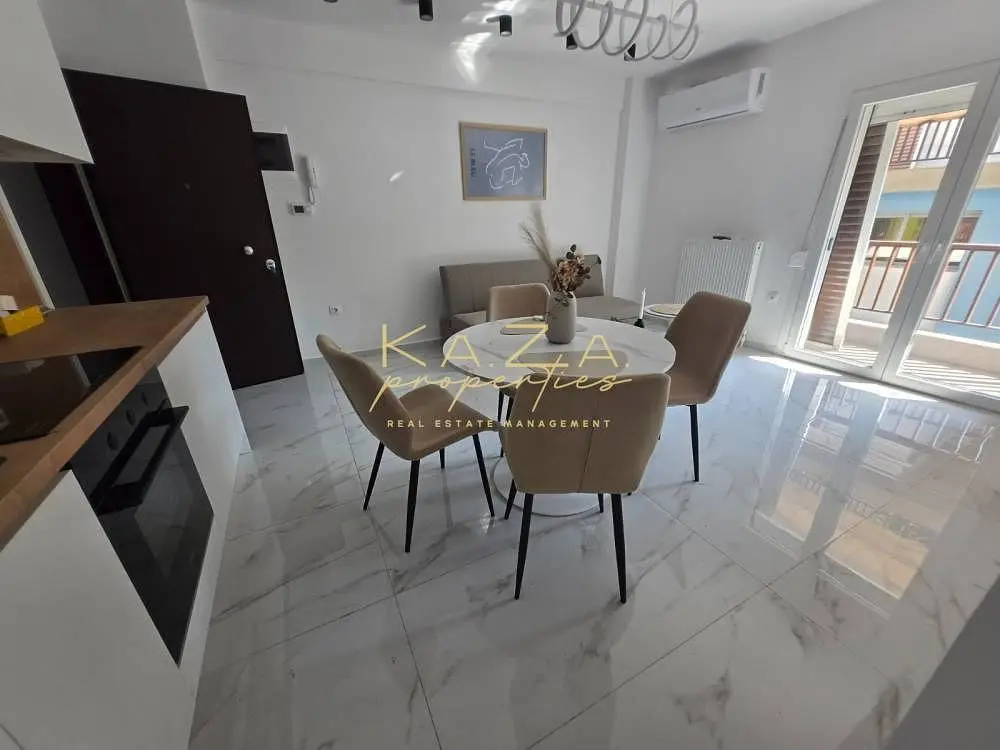 Cuisine; carrelage, vue, électroménager