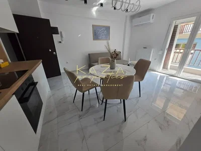 Cuisine; carrelage, vue, électroménager