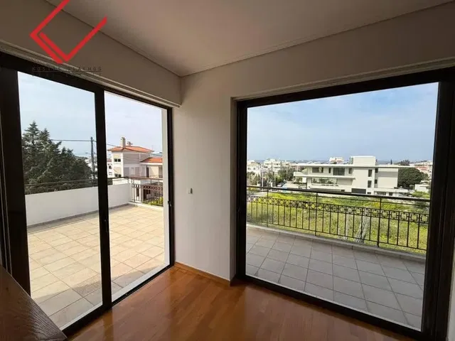 Teras; manzara, ahşap zemin, doğal ışık