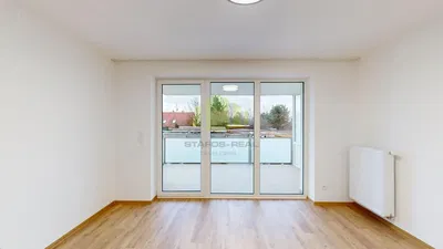 Wohnzimmer; blick, holzboden, tageslicht