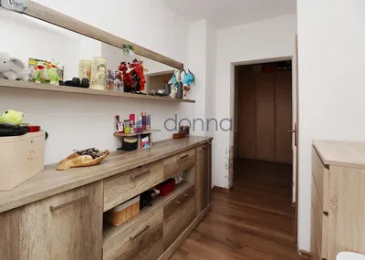 Garderobe; holzboden, moderner stil