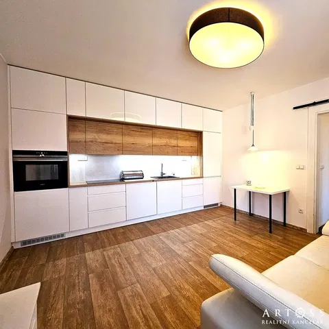 Cocina; electrodomésticos, estilo moderno, luz natural