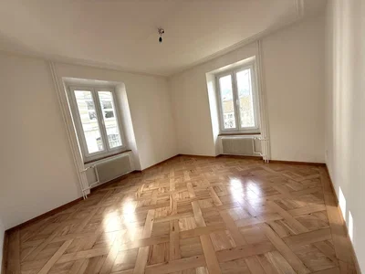 Schlafzimmer; holzboden, tageslicht
