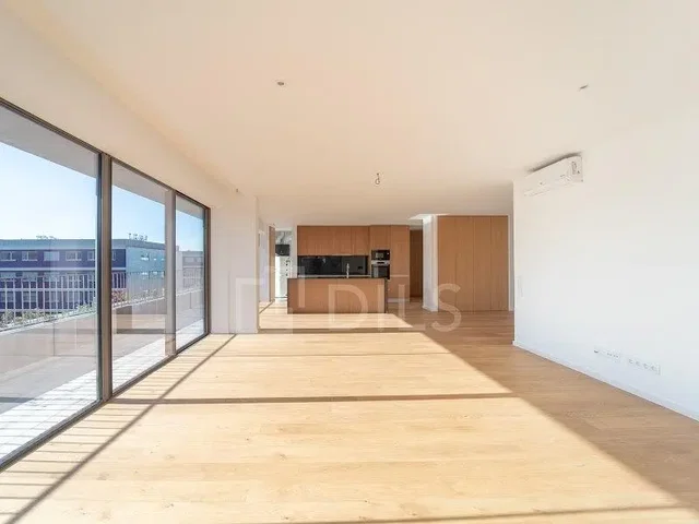 غرفة معيشة; إطلالة, أرضية خشبية, ضوء طبيعي