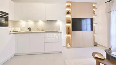 Cuisine; électroménager, carrelage, rénové, lumière naturelle, style moderne