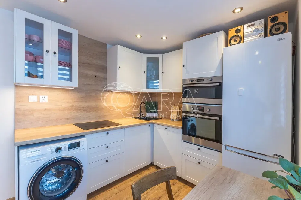 Keuken; keukenapparatuur, gerenoveerd, natuurlijk licht, moderne stijl