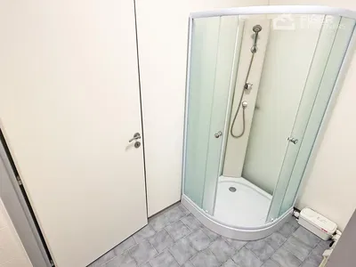Badezimmer; fliesenboden, tageslicht