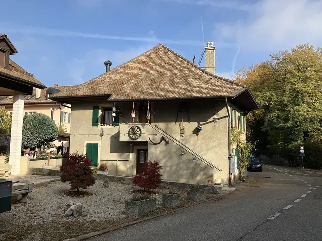 Casa e arredores; luz natural, estilo rústico