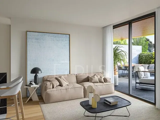 Living room; natural light, modern style, wood floor