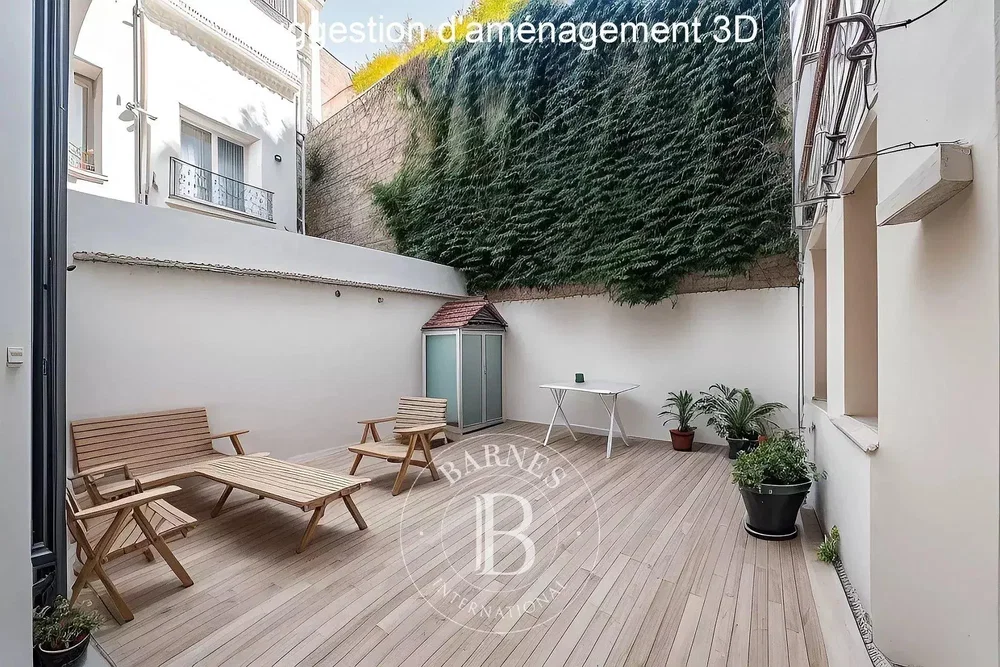 Teras; ahşap zemin, doğal ışık