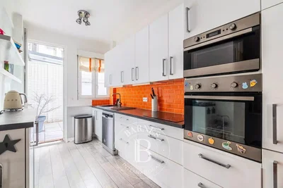 Mutfak; mutfak aletleri, manzara, doğal ışık