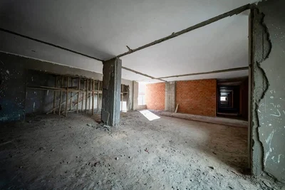 Остало; потребна реновација, природно светло