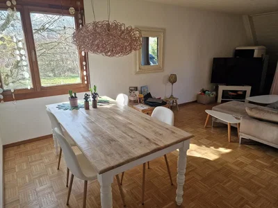 Salon; lumière naturelle, parquet, style moderne