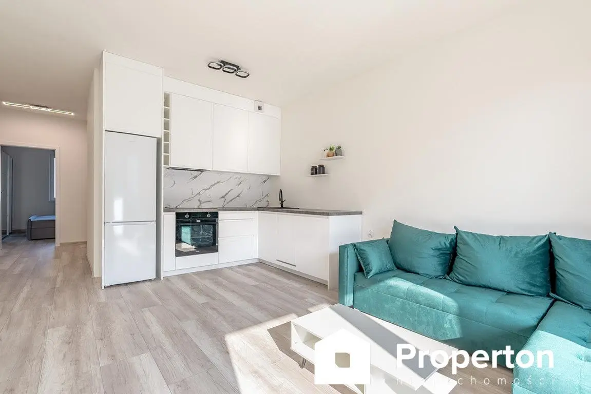 Salon; style moderne, parquet, lumière naturelle, rénové