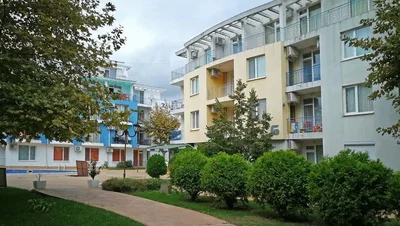 Maison et environs; vue, lumière naturelle