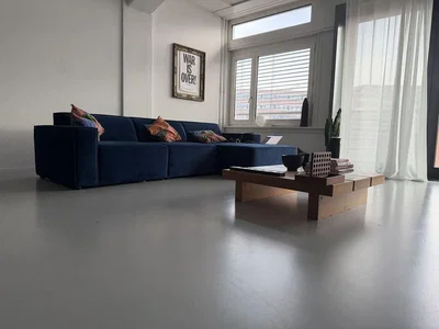 Salón; luz natural, estilo moderno