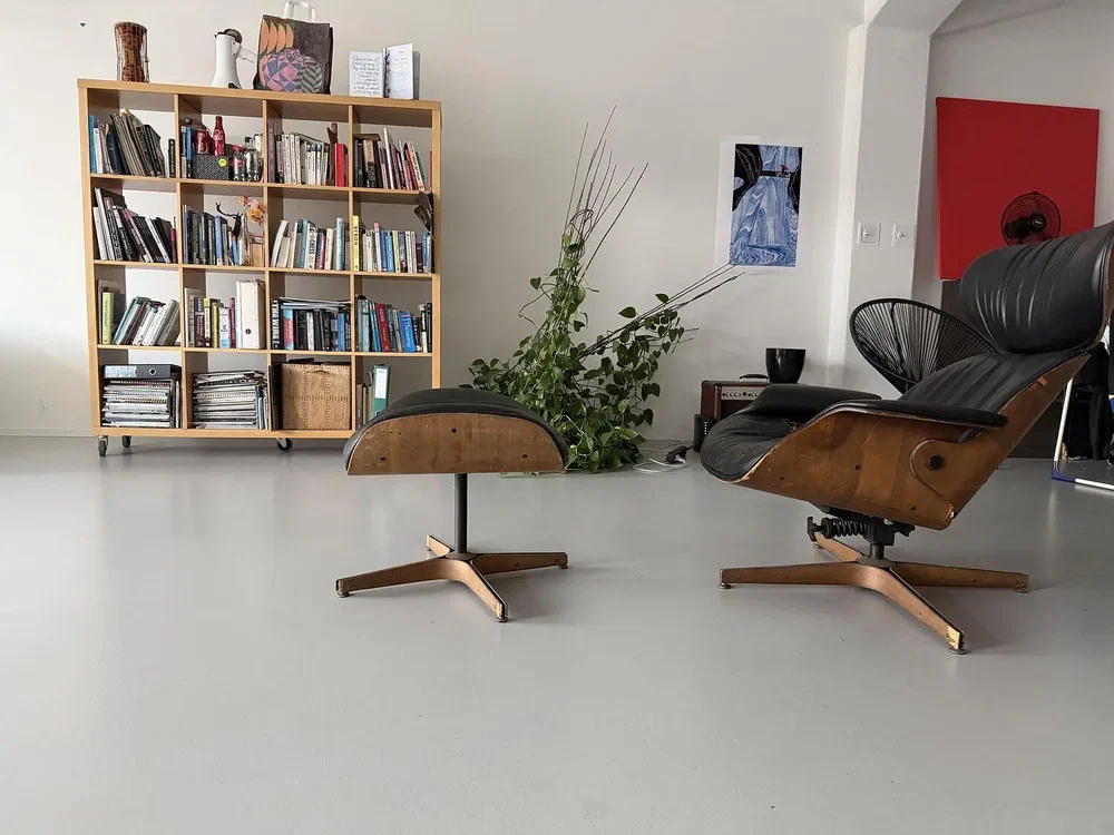 Salón; estilo moderno, suelo de madera