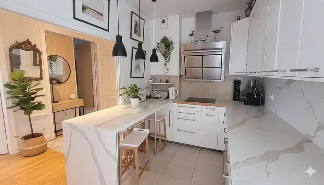 Küche; küchengeräte, tageslicht, moderner stil, fliesenboden