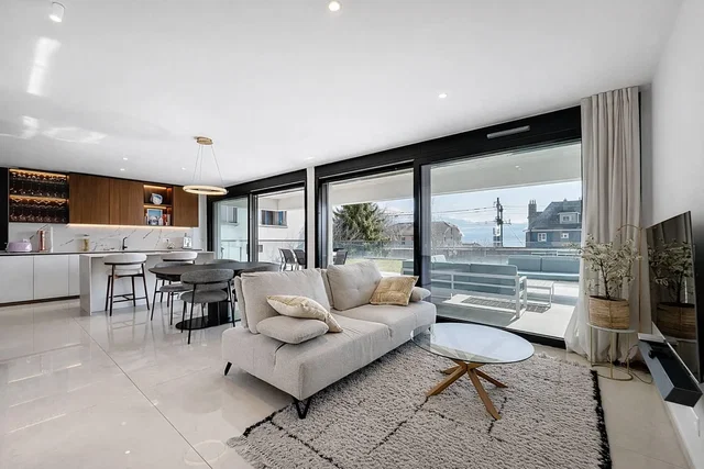 Wohnzimmer; blick, tageslicht, moderner stil, fliesenboden