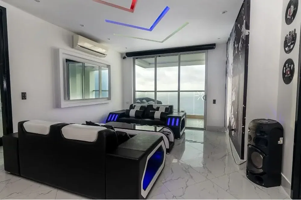 Wohnzimmer; blick, moderner stil, fliesenboden, tageslicht