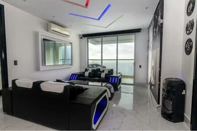 Wohnzimmer; blick, moderner stil, fliesenboden, tageslicht