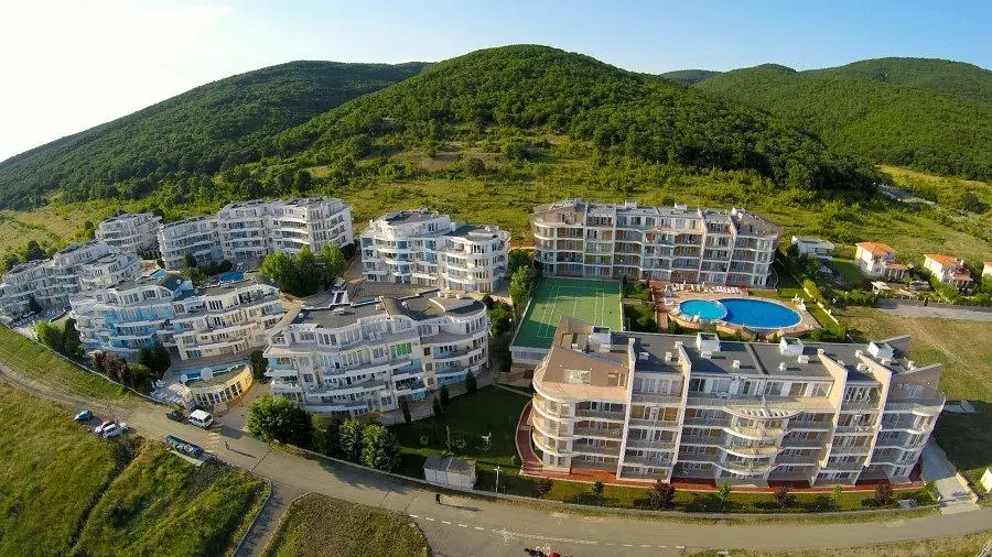 Hiša in okolica; razgled