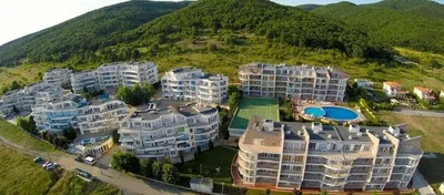 Hiša in okolica; razgled