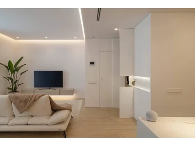 Obývací pokoj; přirozené světlo, moderní styl, dřevěná podlaha