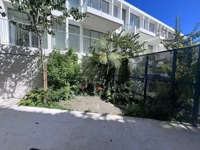 Кућа и околина; поглед, природно светло