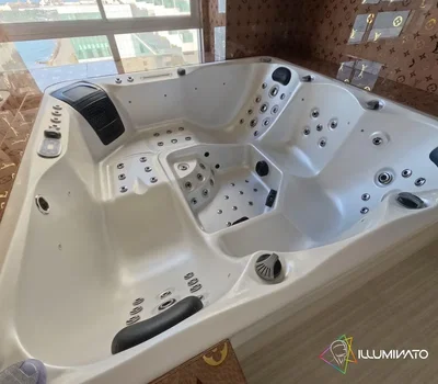 Badezimmer; blick, renoviert, tageslicht