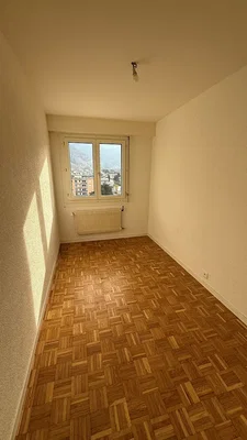 Spavaća soba; pogled, drveni pod, prirodna svjetlost