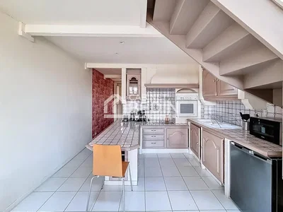 Mutfak; fayans zemin, mutfak aletleri