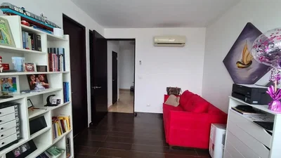 Oturma odası; doğal ışık, modern stil