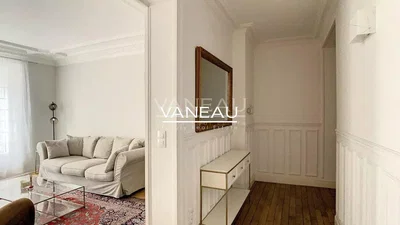 Oturma odası; doğal ışık, modern stil